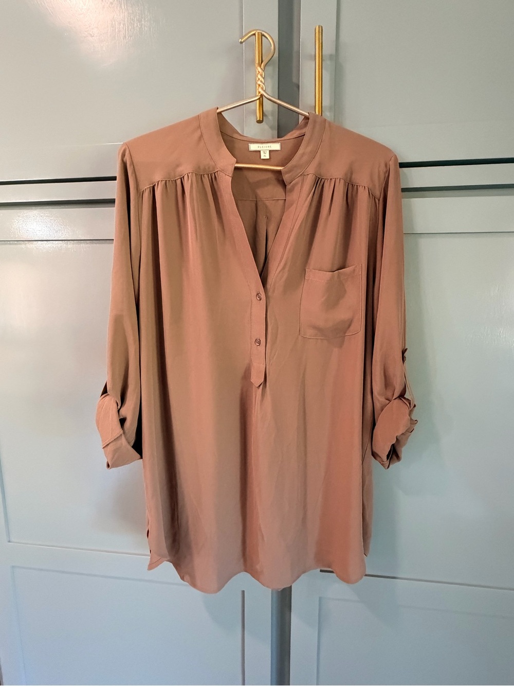 Pleione Women's Mauve Pink Split-Neck Roll-Tab Blouse